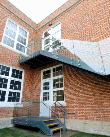 Mackenzie School, Canada, Optik glass guardrail to exterior stair