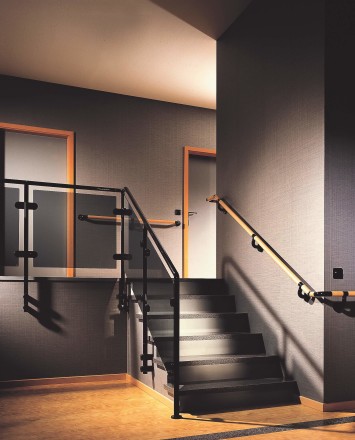 Hewi guardrail with tinted glass infill installation in a private residence in Germany