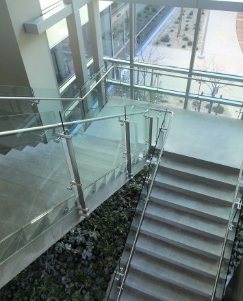 Konic guardrail installation with glass infill at Kaiser Permanente, CA.