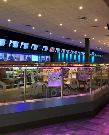 Leisure Complex, Oklahoma City OK, CIRCUM Round guardrail installation with RGB type LED railing