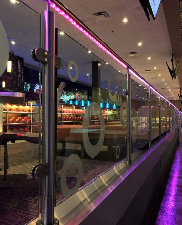 Leisure Complex, Oklahoma City OK, CIRCUM Round guardrail installation with RGB type LED railing