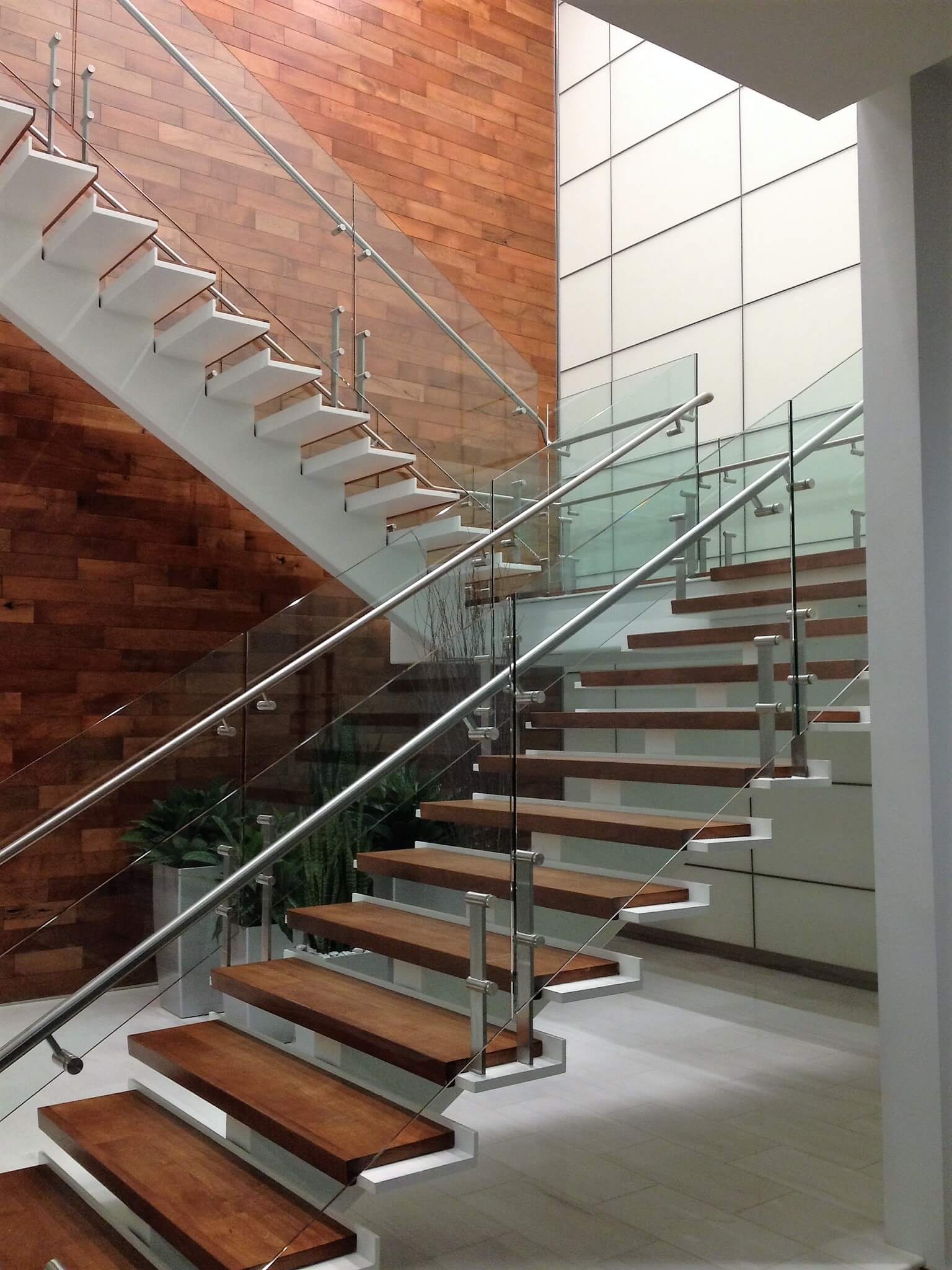 Stair at La Cantara HQ, CA, Kubit short posts with glass infill panels.