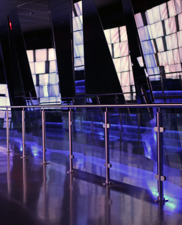 Circum round guardrail with glass infill and LED at One World Trade Center
