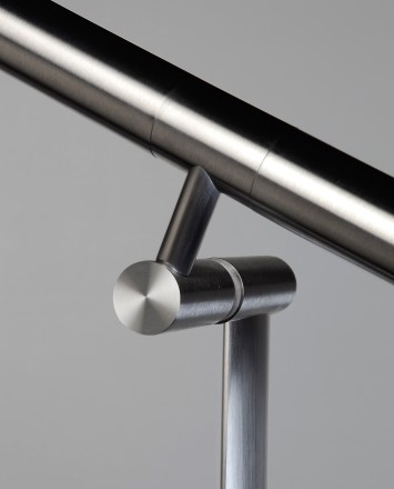 Closeup of Konic top rail support bracket.