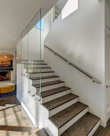View of a Modern Private Residence, CA, Optik guardrail with clear glass
