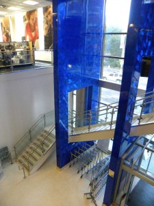 The right railing makes a retail space inviting