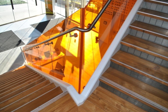 HDI Optik Shoe trendy handrail design in orange glass