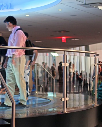 One World Trade Center Sky Portal , NY, Smoke baffle system with Circum Round railing system