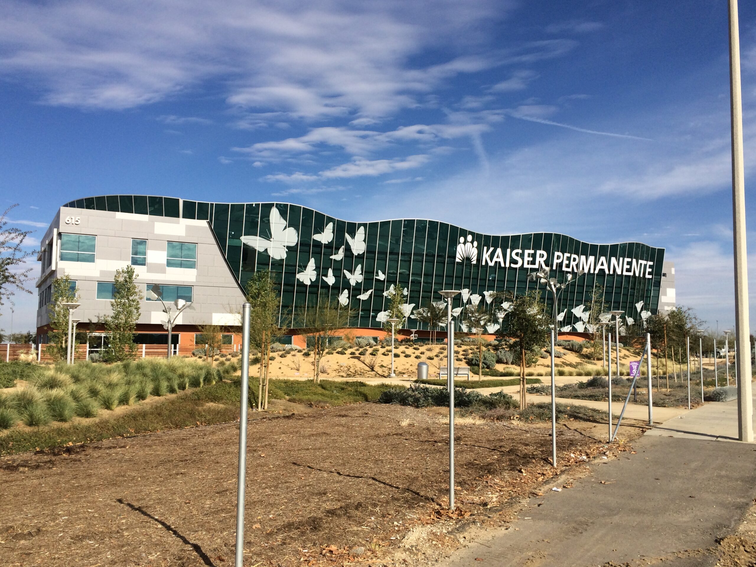 Kubit™ Enhances Light-Filled Atrium at Kaiser MOB