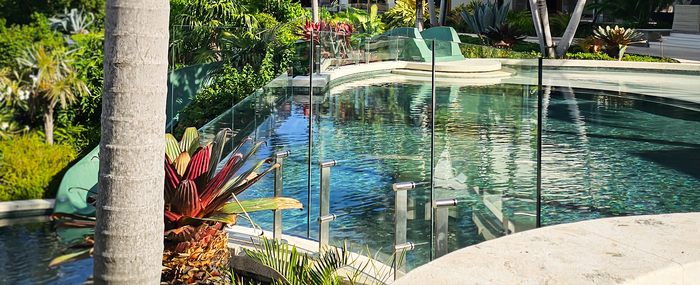 Lo-Post™ Frames a Coastal Edge at Villa 1703